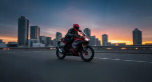 ¿Qué motocicleta de 250 cc elegir entre la carenada ITALIKA RT250 y la naked ITALIKA 250Z?
